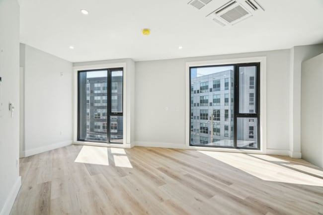 Building Photo - 3748 Lancaster Ave