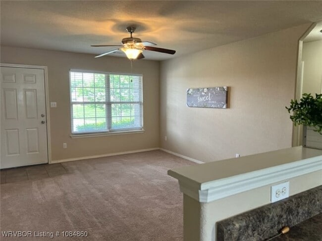 Foto del edificio - 8214 Huntington Way