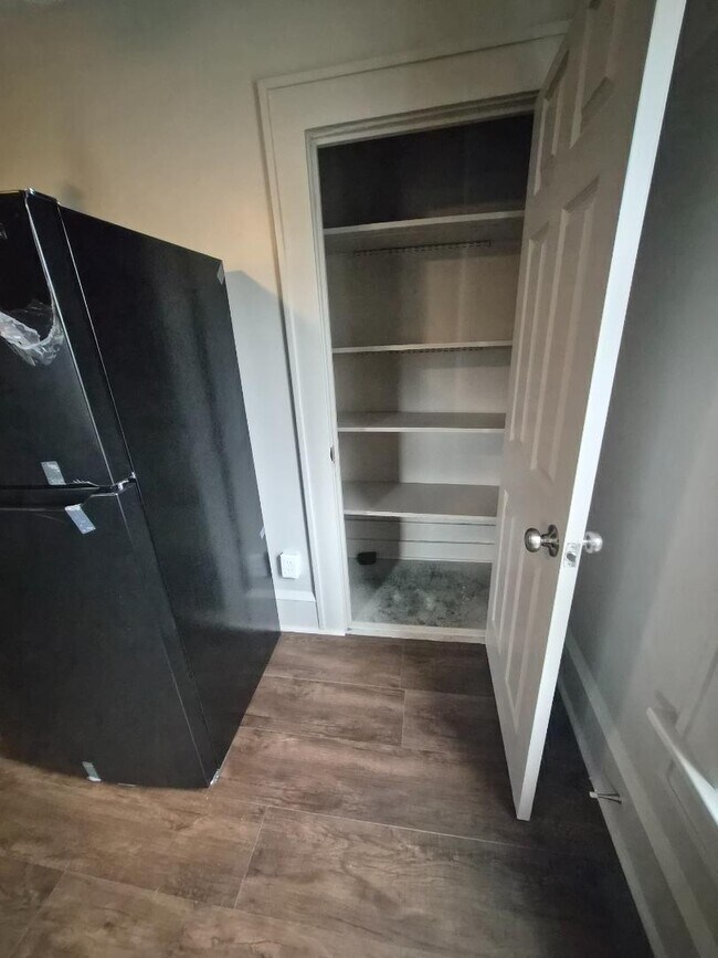 Foto del edificio - 323 Bedford Ave NW