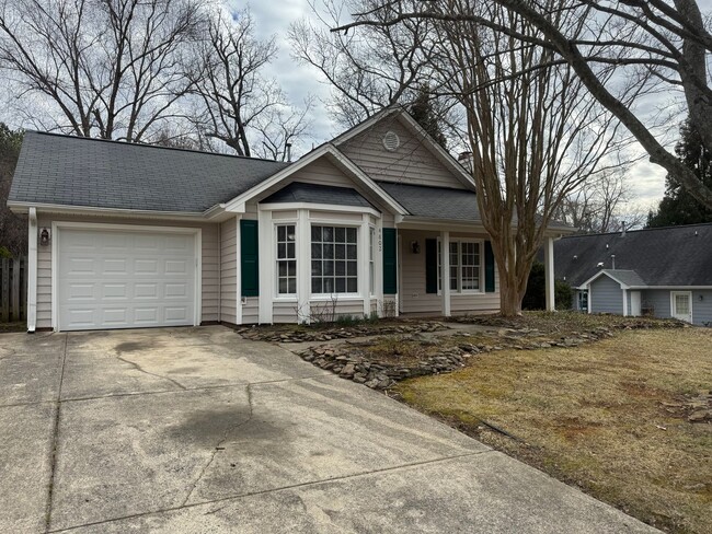 Building Photo - 3BR 2BA One Story Home with Fenced Backyard