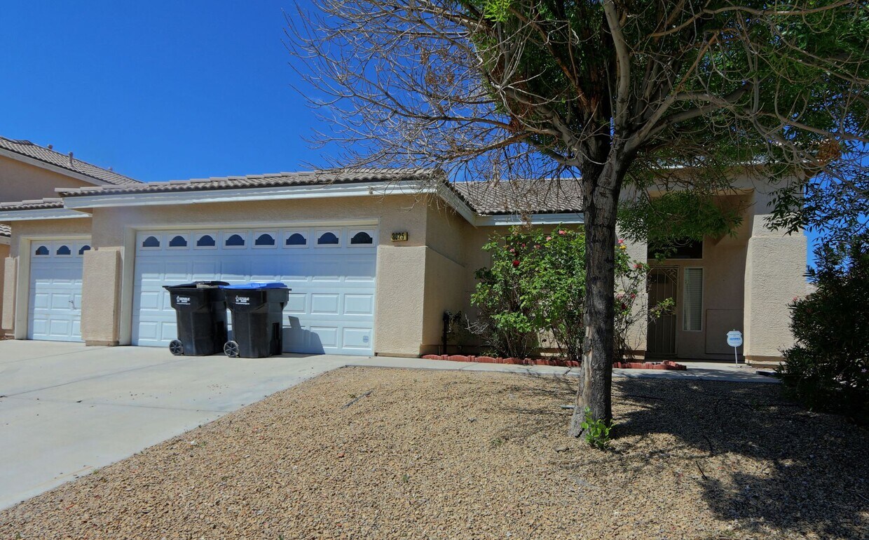 Primary Photo - Fabulous Home!