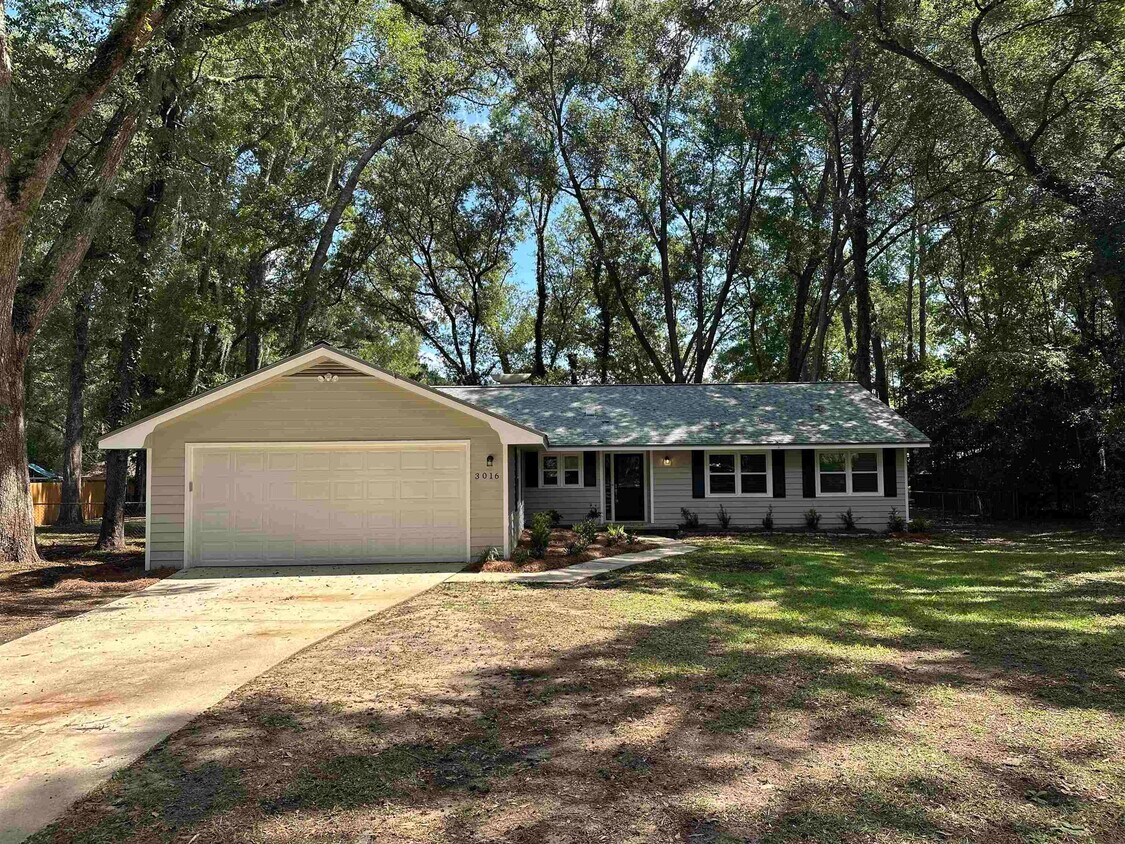 Primary Photo - 3016 Giles Pl