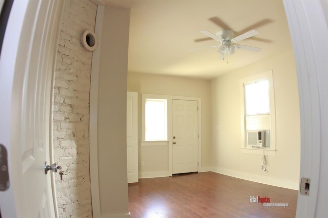 Building Photo - 3430 Danneel St