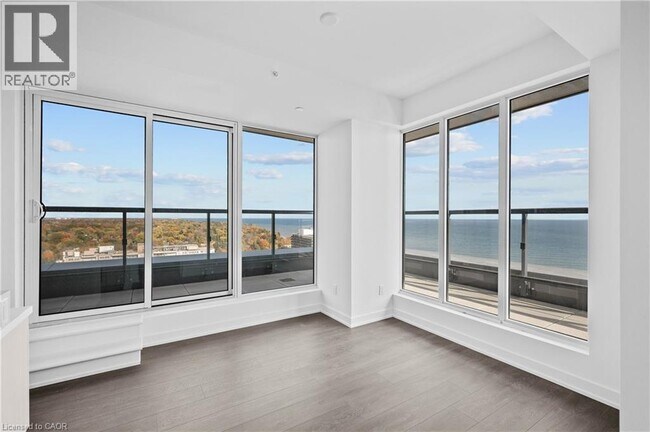 Building Photo - 370 Martha St