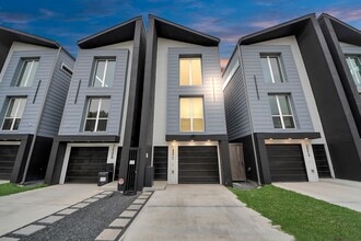 Building Photo - 2211 Staples St