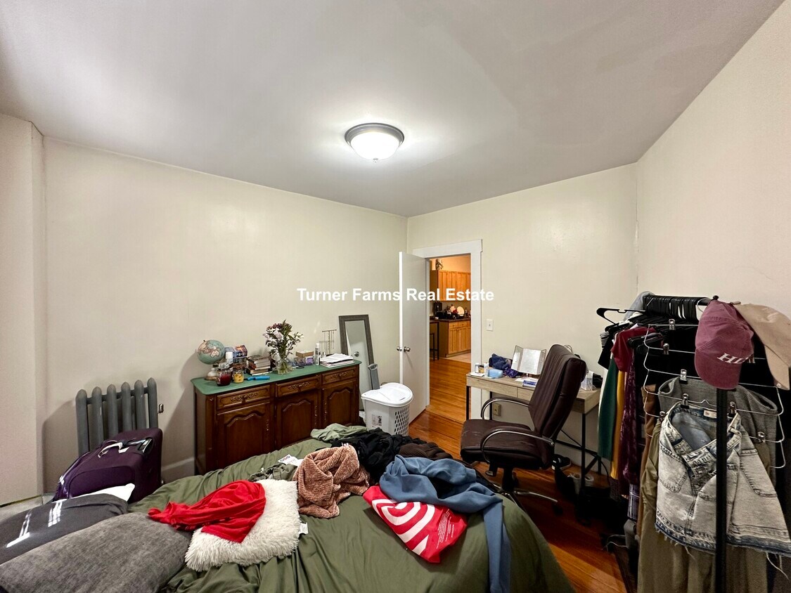 Primary Photo - 27 Forest St