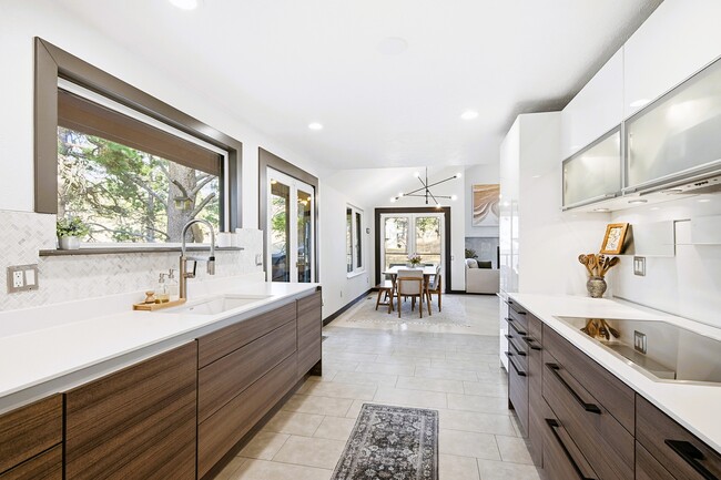 Foto del edificio - 1521 Genesee Ridge Rd