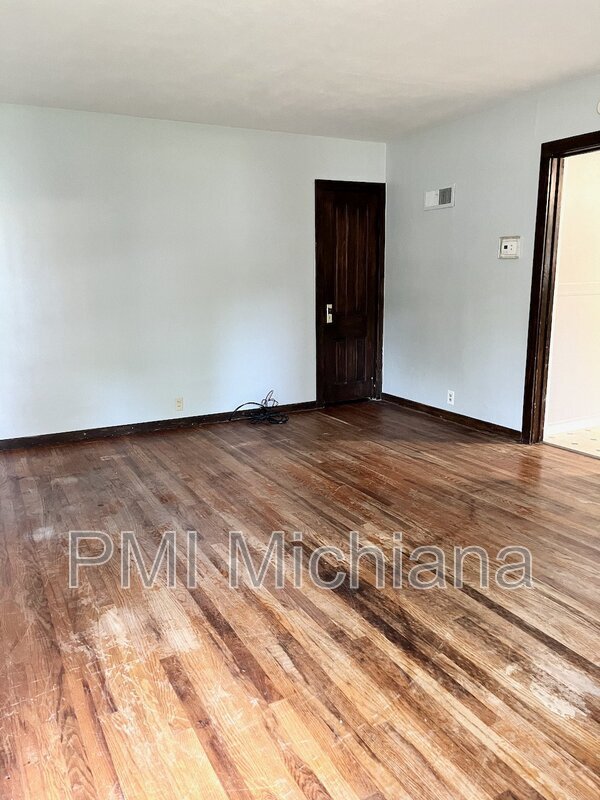 Foto del edificio - 1019 S Ironwood Dr