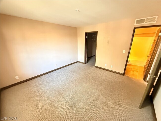 Foto del edificio - 7730 Secret Shore Dr