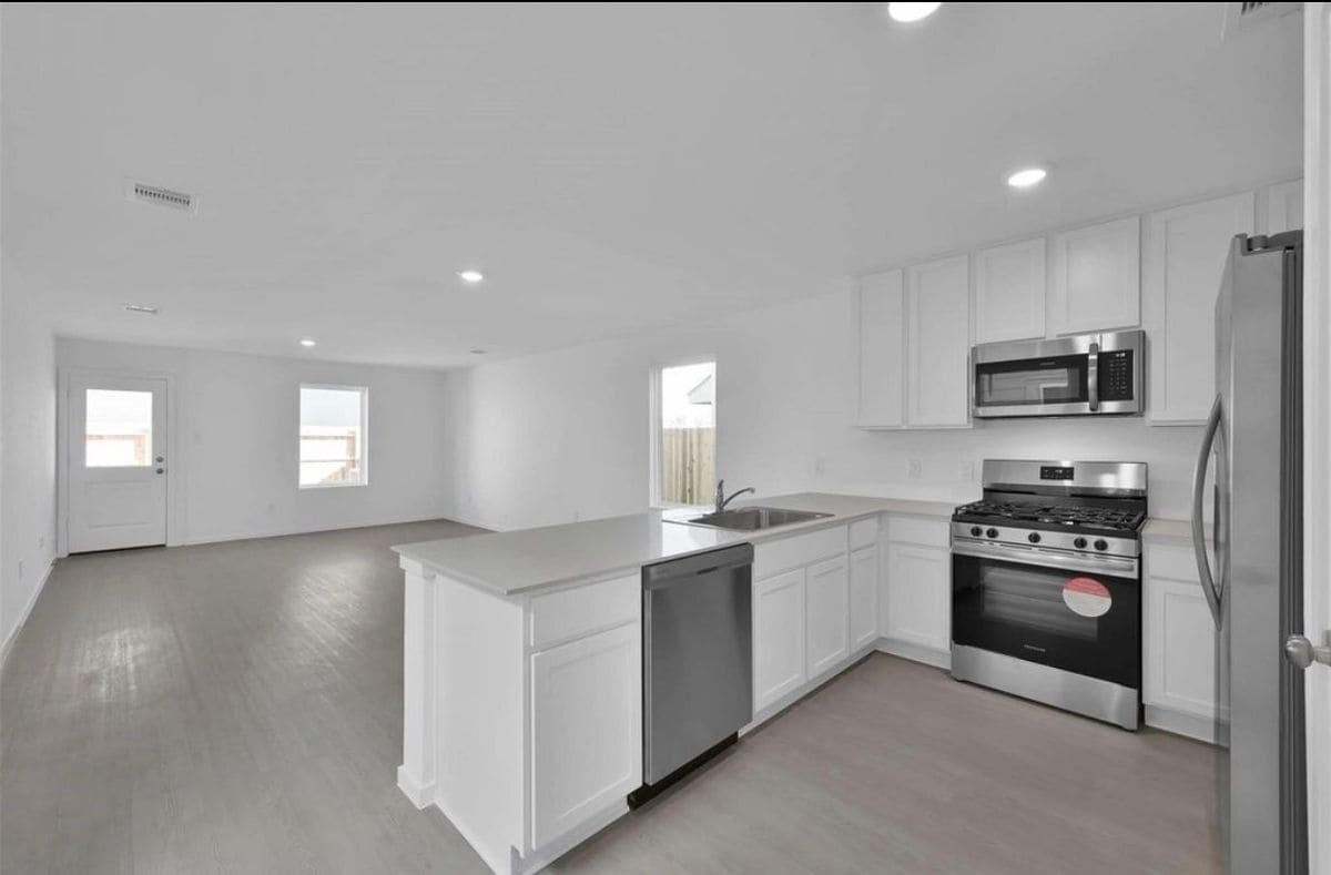 Building Photo - 18243 Via Aurelia Dr
