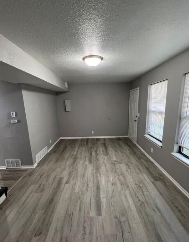 Foto del edificio - Renovated 3 Bedroom Duplex in Raytown!