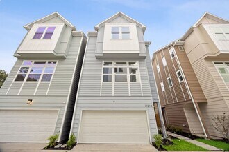 Building Photo - 2121 A Hoskins Dr