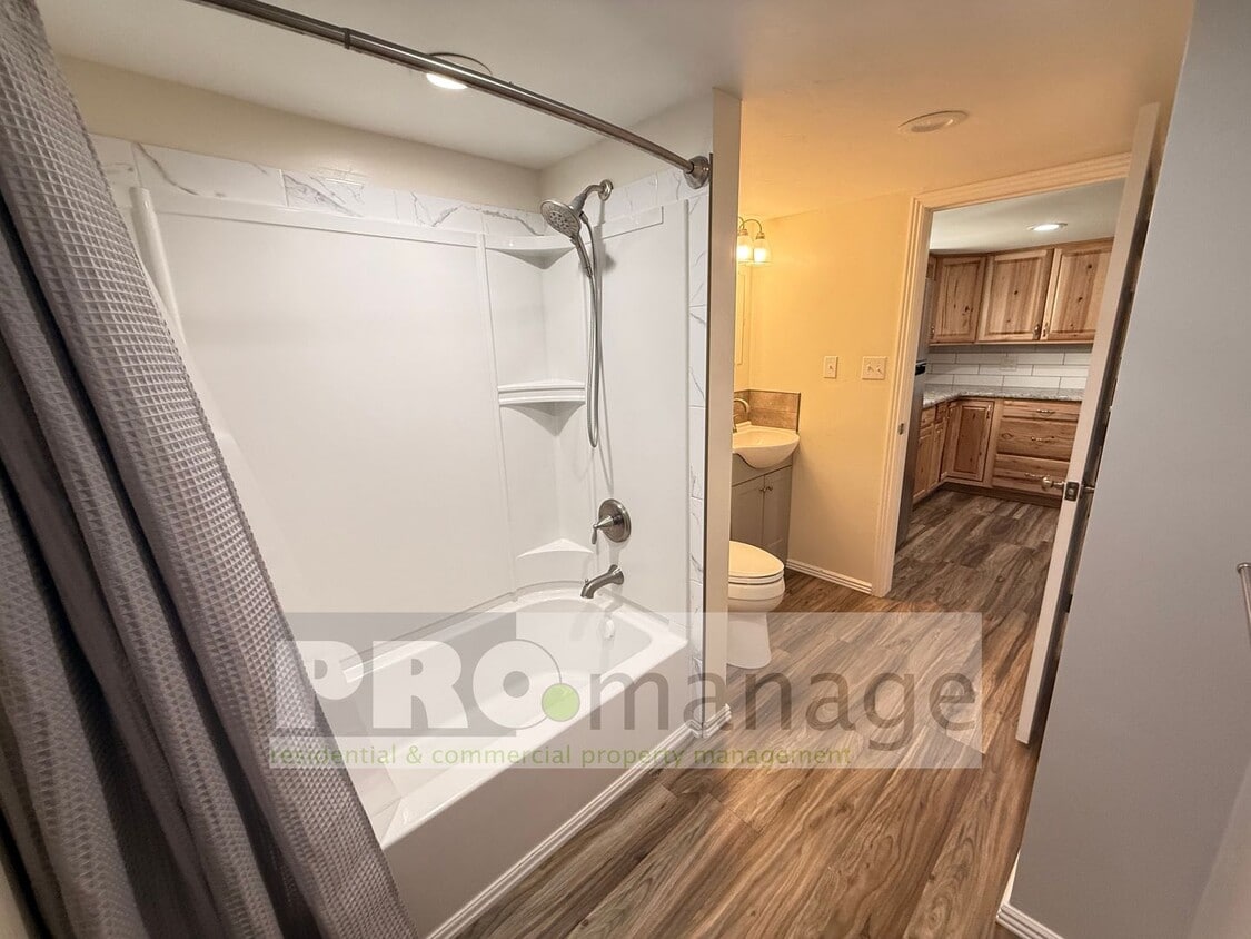 Foto principal - 335 E 17th St