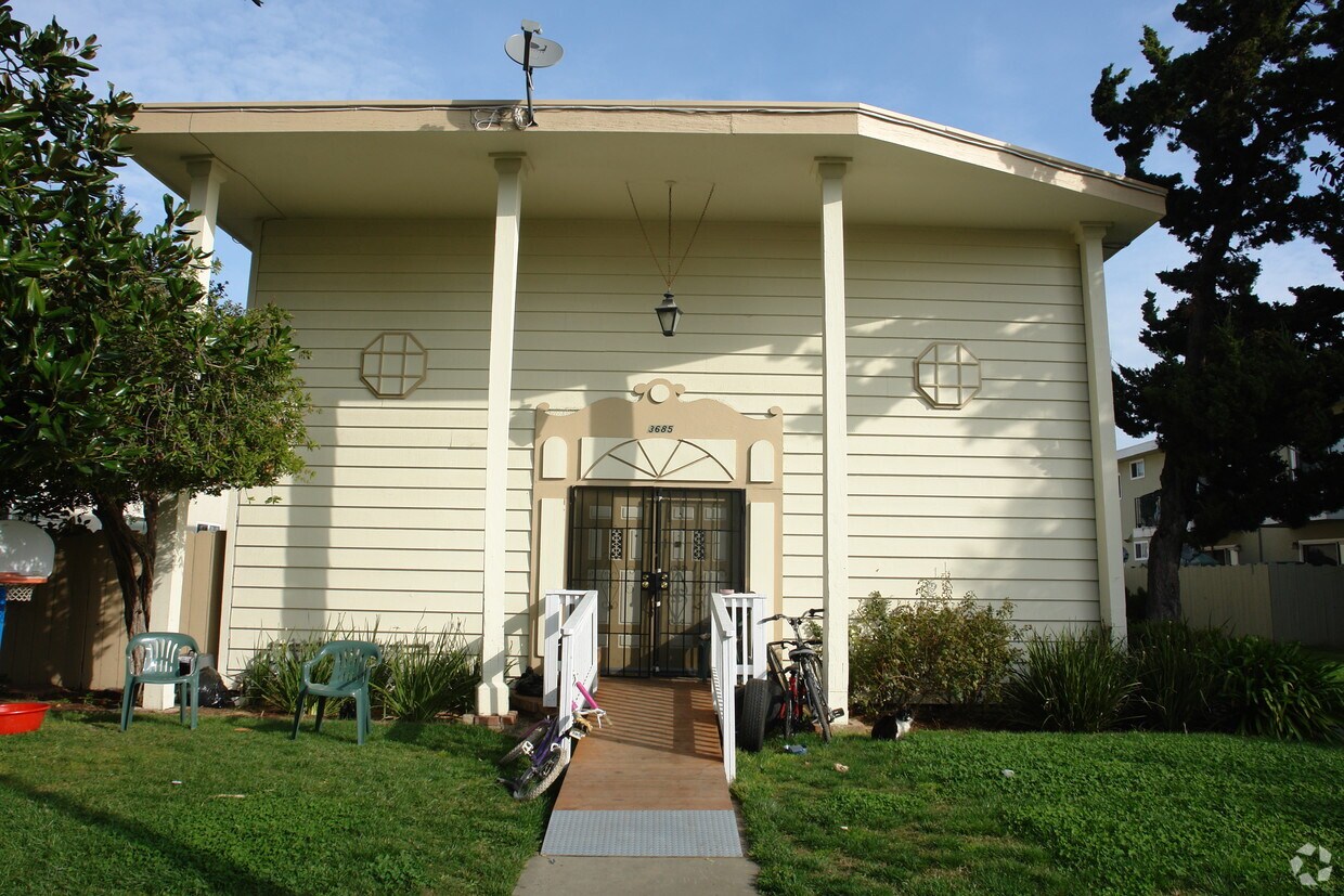 Foto del edificio - 3685 Cape Cod Ct