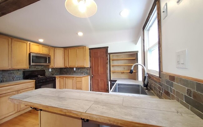 Foto del edificio - 349 Harriman Heights Rd