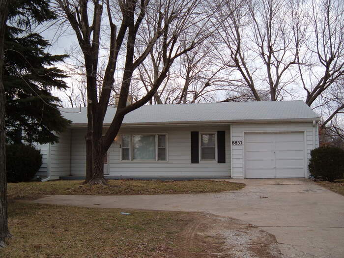 Primary Photo - Beautiful Home in North Kansas City School...