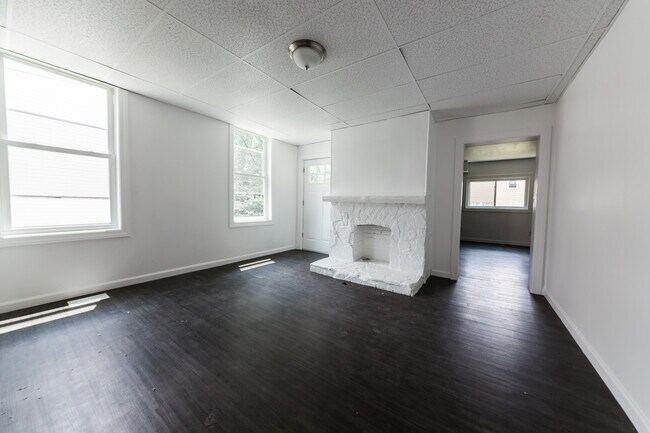 Building Photo - AVAILABLE MAY 2026  - Great Location 3+ Bedrooms, Mins from Downtown/Southside