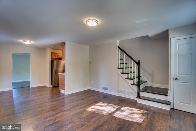 Building Photo - 2212 Arlington Terrace