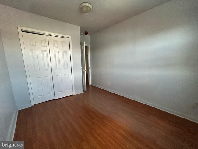 Building Photo - 510 W Girard Ave