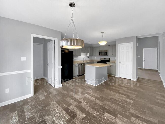 Building Photo - 3040 Dairy Farm Dr
