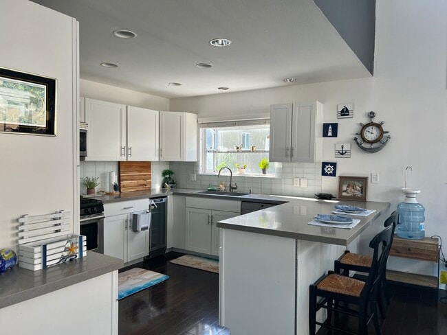Building Photo - 508 N Juanita Ave