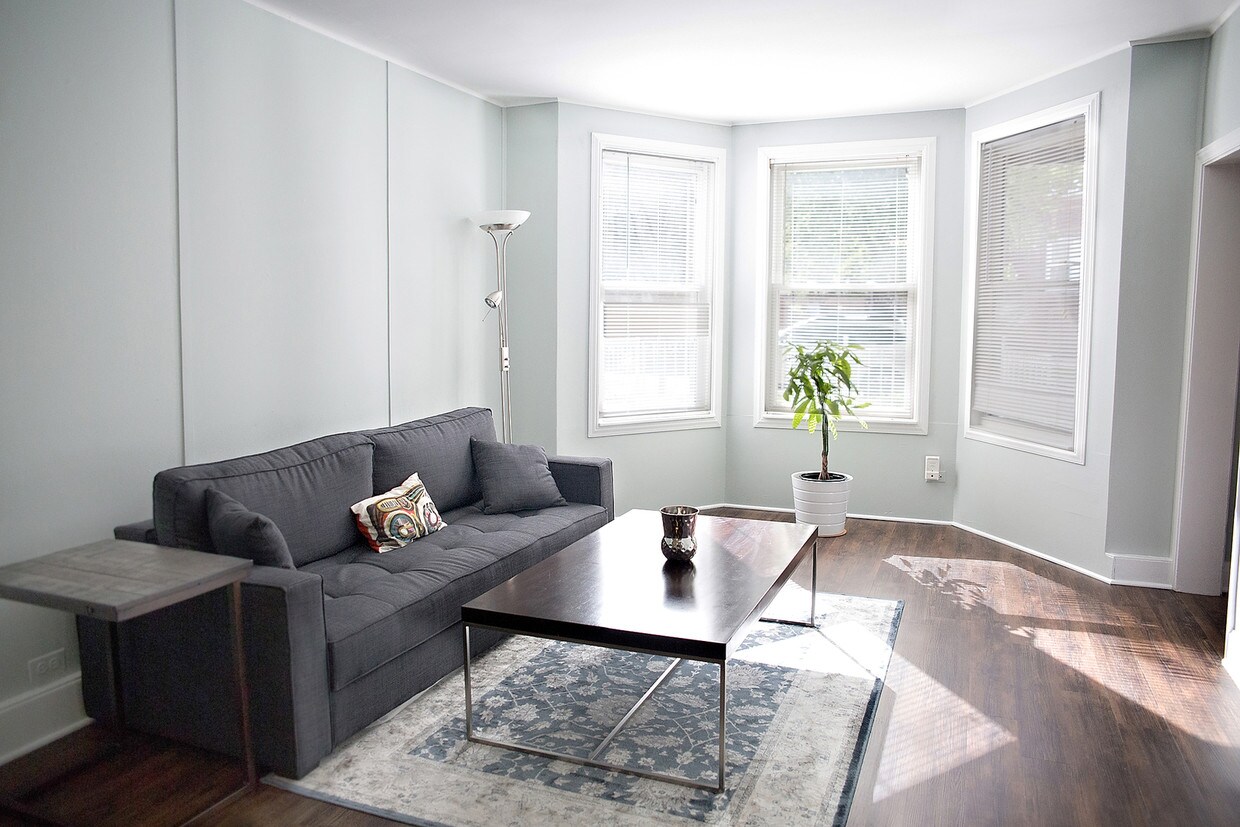 Foto principal - 3350 W Cuyler Ave