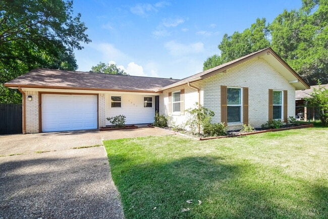 Building Photo - 5691 Briarwood Dr