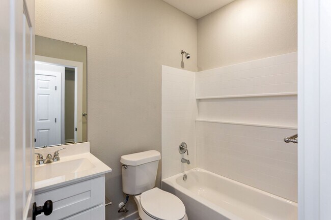 Foto del edificio - 10317 Lake Rd