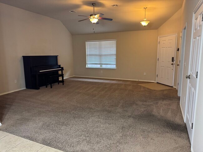 Foto del edificio - 2321 Golden Ln