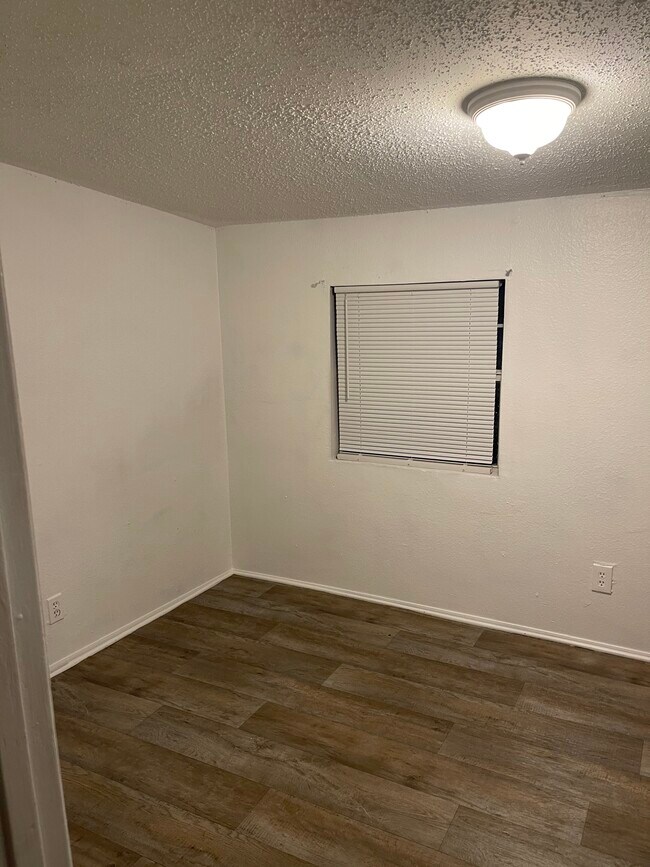 Foto del edificio - 8722 N Brooks St