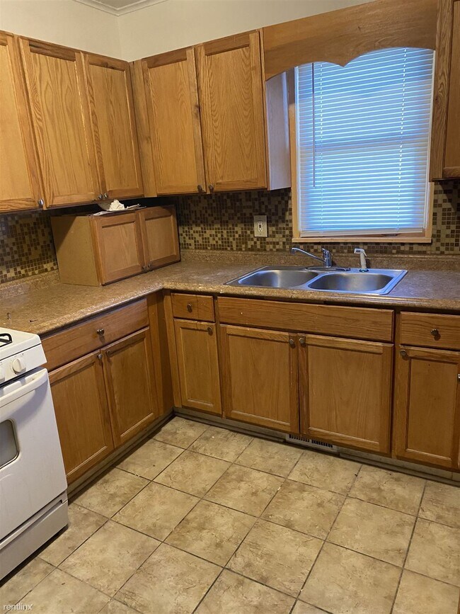 Building Photo - 3 br, 1 bath House - 2621 Davison Rd