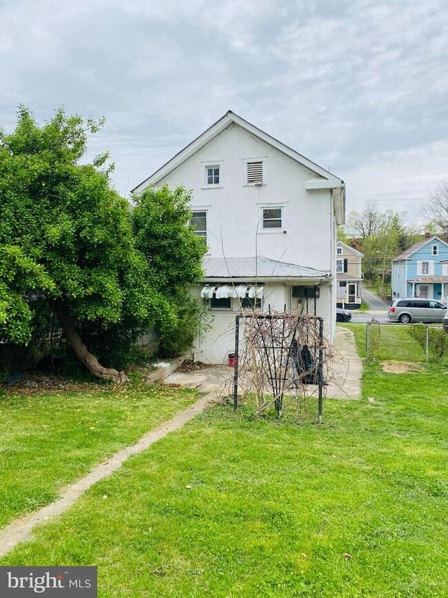 Building Photo - 319 S Kentucky Ave
