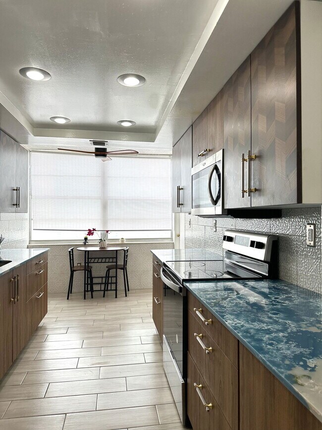 Building Photo - 18041 Biscayne Blvd