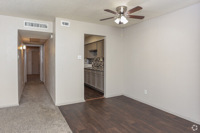 2BR, 1.5BA - 888SF - Dining Room - Riverbend Apartments