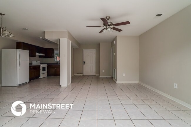 Building Photo - 6129 Hialeah St