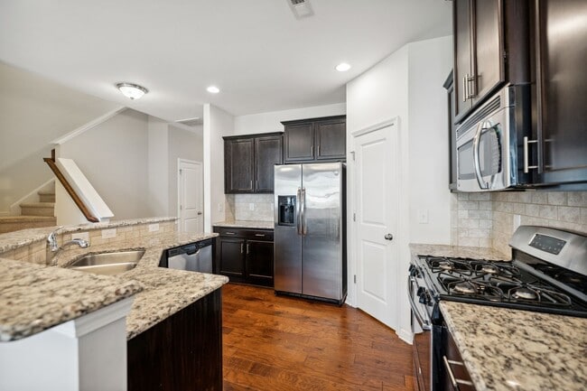Building Photo - *Price Just Reduced!* Cozy Three Bedroom T...