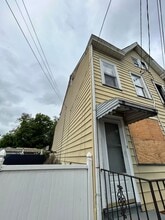 Building Photo - 739 Beatty St