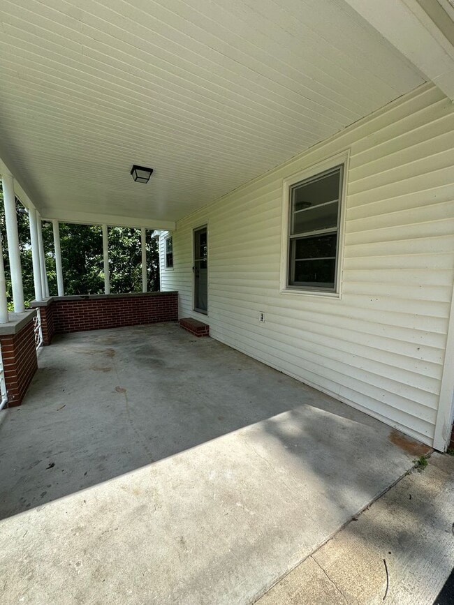 Building Photo - Rental In Anniston