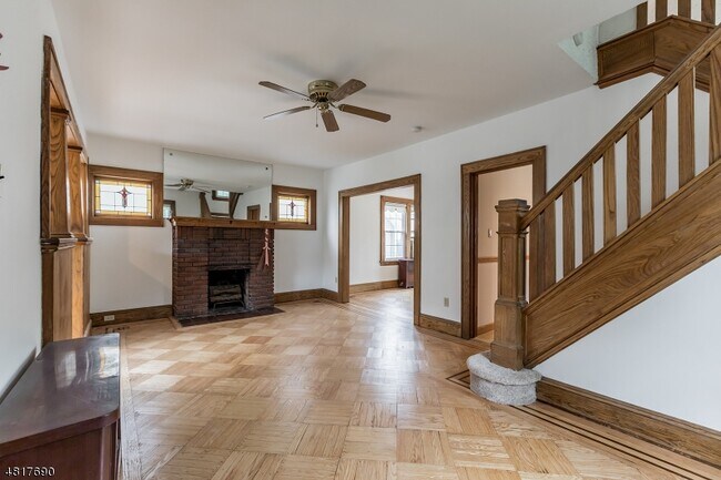 Foto del edificio - 98 Tiona Ave