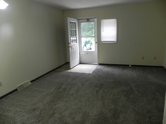 Foto del edificio - 1121 Brooke Park Dr