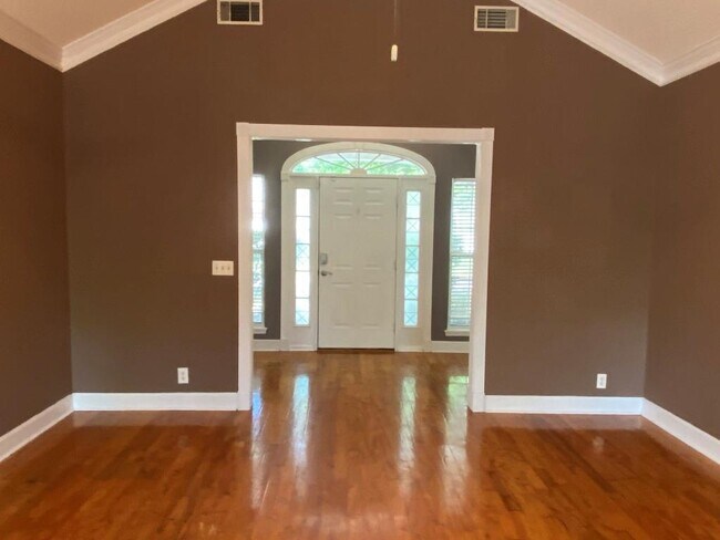 Building Photo - 107 Ashwood Way