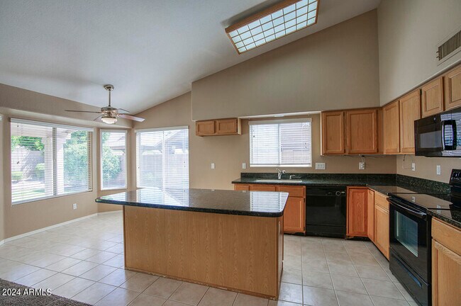Building Photo - 4302 E Rock Wren Rd