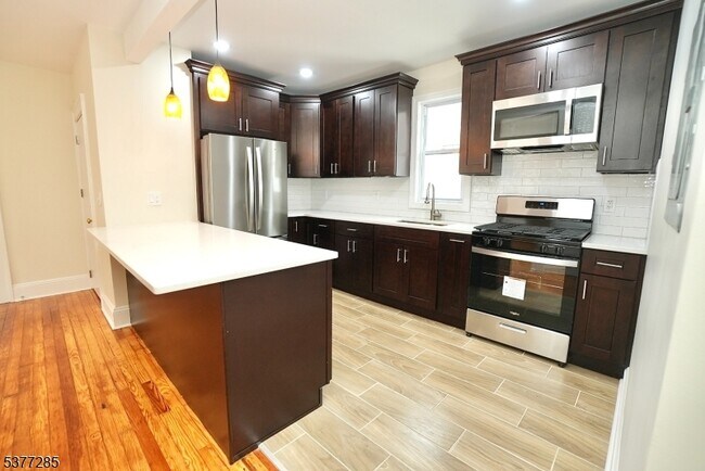 Foto del edificio - 24 Hornblower Ave