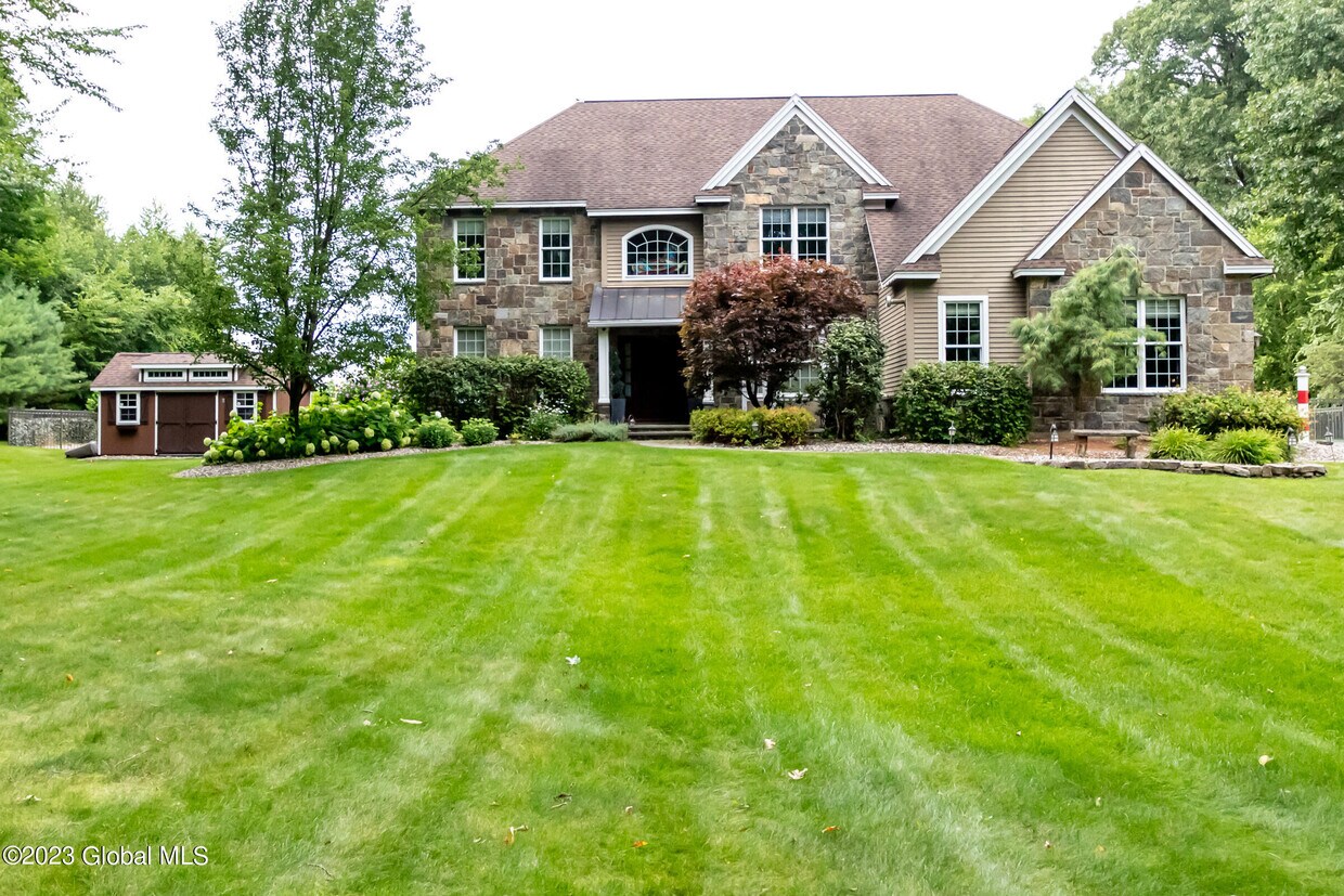29 Beacon Hill Dr, Saratoga Springs, NY 12866 House Rental in