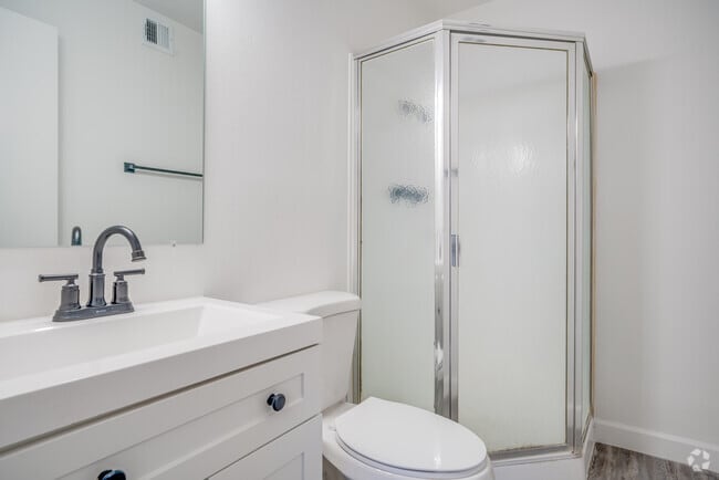 2 BR, 2 BA - 977 SF - The Brentwood