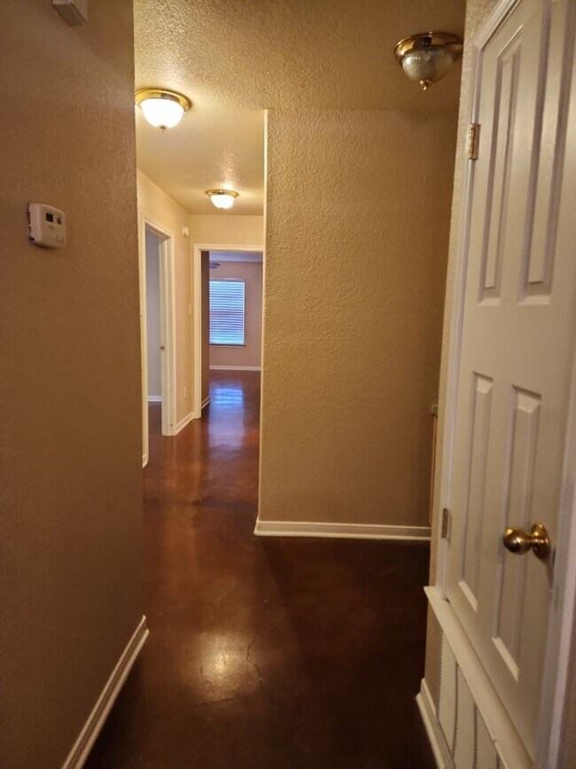 Building Photo - 1606 Libby Ln