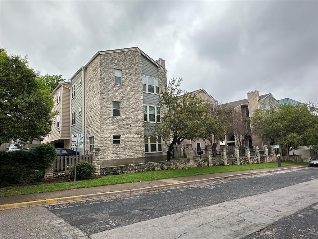 2414 Longview St Unit 301, Austin, TX 78705 Condo for Rent in Austin