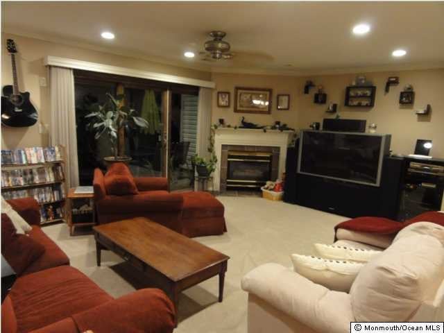 Building Photo - 45 Liverpool Ct