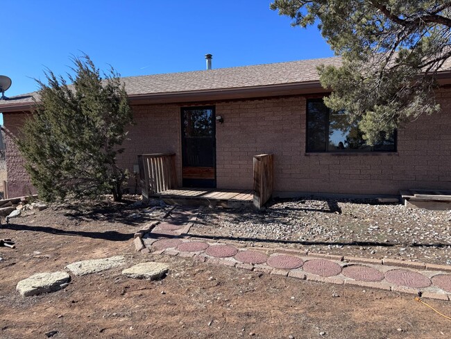 Foto del edificio - 4 Bedroom, 2 Bathroom Home in Edgewood, NM.