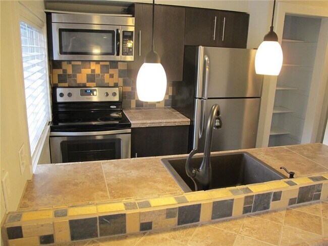 Foto del edificio - 2717 Parker Ln